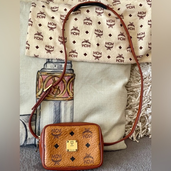 ⭐️COA⭐️MCM VISETOS CROSSBODY/CLUTCH/BELT BAG🎬W/MCM STRAP & Dustbag🎬💯AuTh… - Picture 3 of 16